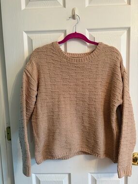 NEW WITH TAGS Cozy Women's Crewneck Sweater in Light Beige